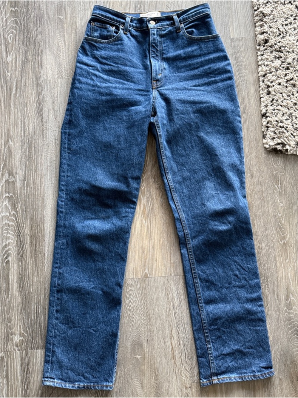 Abercrombie & Fitch Straight Leg Jeans in Mid/Dark Blue curve love